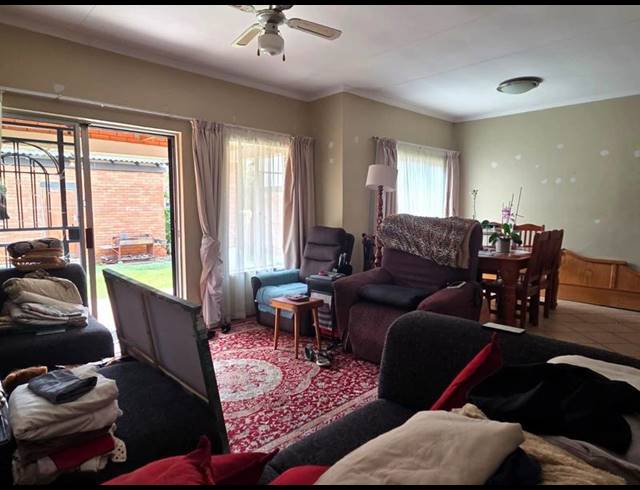 2 BEDROOM PROPERTY TO RENT IN MOOIKLOOF RIDGE ESTATE